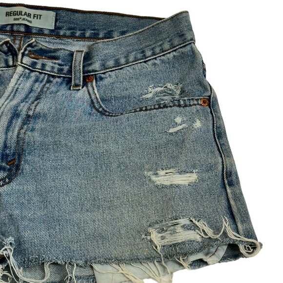 Vintage Levi's 505 Light Wash Distressed Shorts, Petros Vintage, Size 32 - Picture 8 of 10